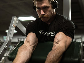 BODYBUILDING VS POWERLIFTING: TWO SIDES OF THE STRENGTH SPECTRUM