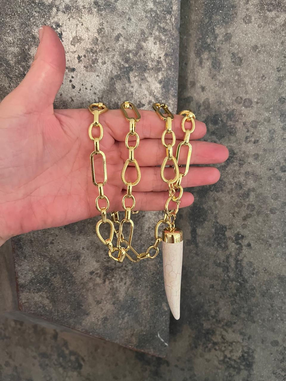Collar Gold Largo Colmillo Howlita