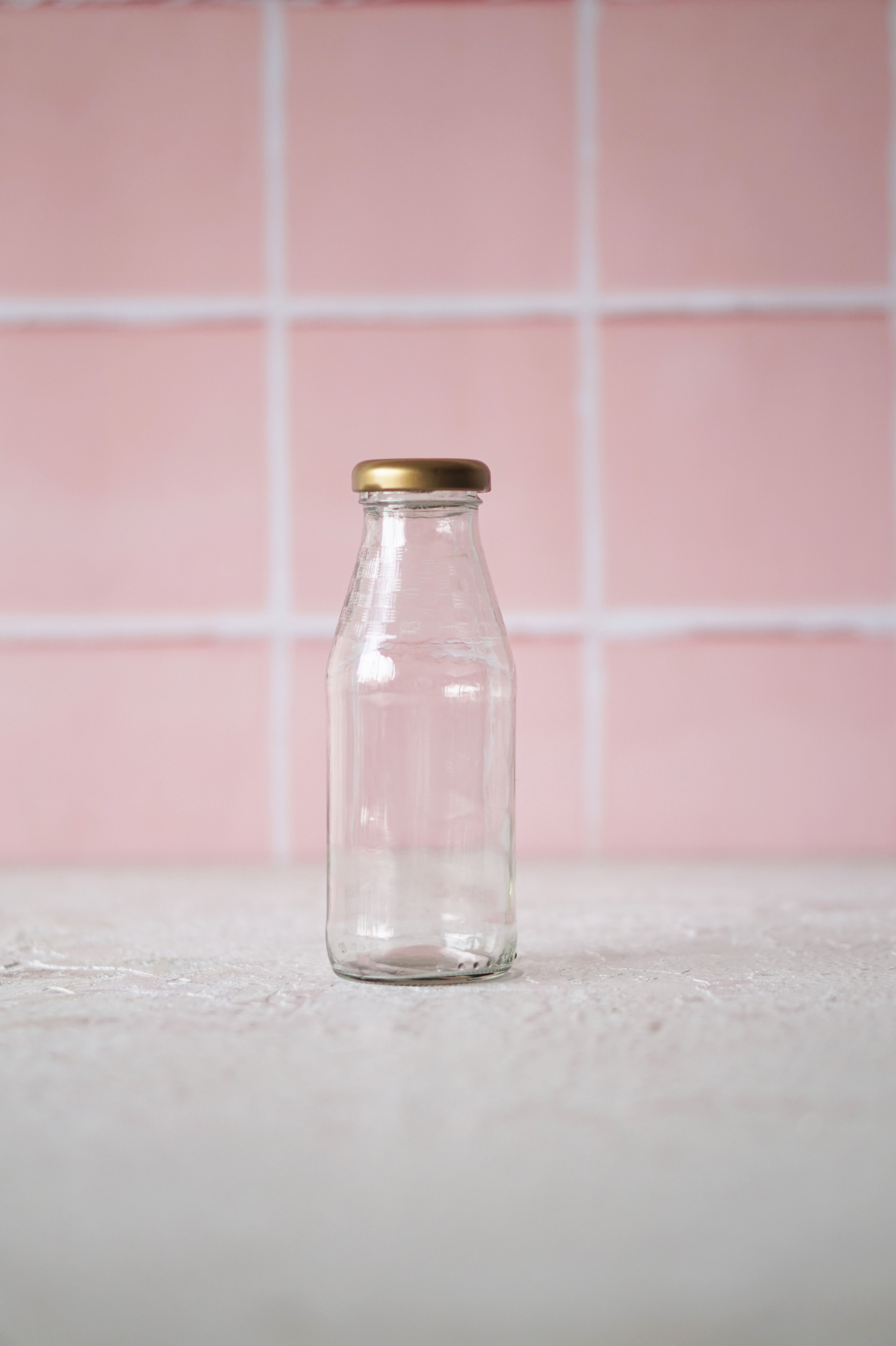 BOTELLA VIDRIO MEDIANA CON TAPA