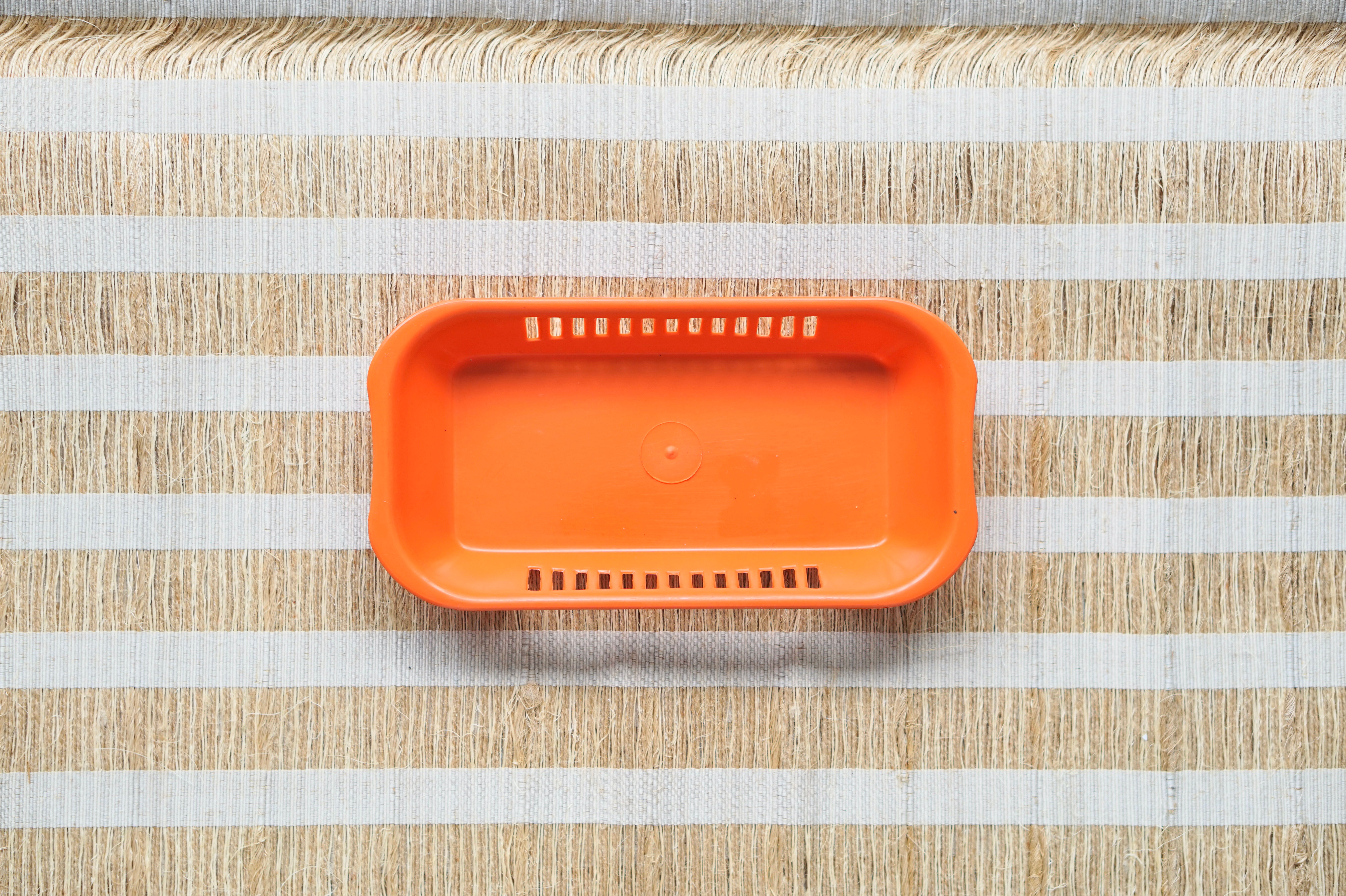 BANDEJA PLASTICA MEDIANA NARANJA RECTANGULAR
