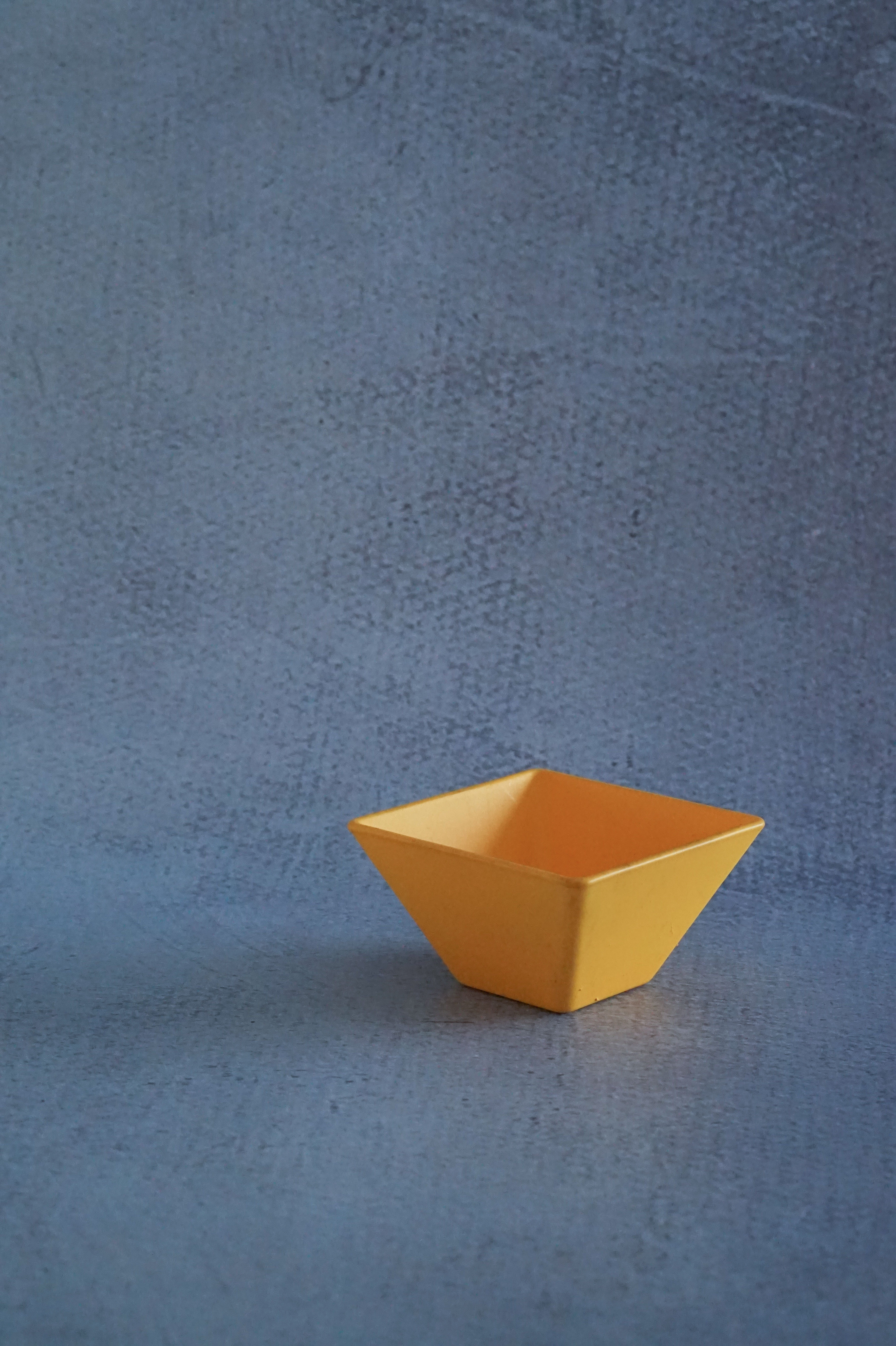 BOWL MADERA PEQUEÑO CUADRADO AMARILLO