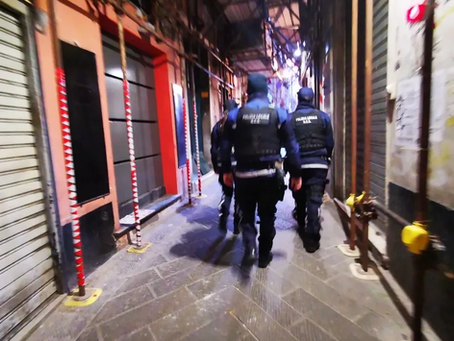 Scoperto in via Gramsci, spacciatore rompe il naso a una guardia giurata