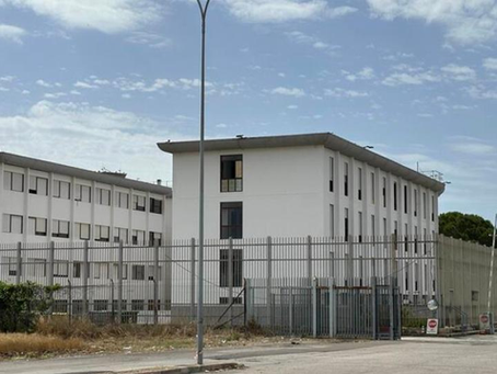 «Agente penitenziario aggredito durante il controllo di un pacco»: la denuncia dal carcere di Taranto