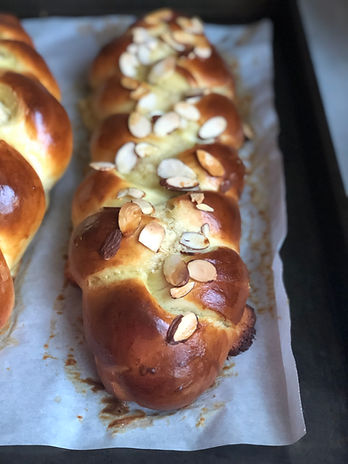 Golden Raisin Challah Rounds