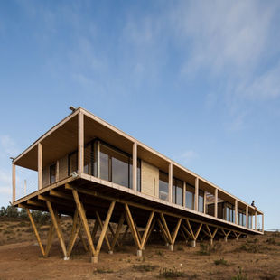Casa Muelle: Architecture that Floats Over the Landscape of Pichicuy