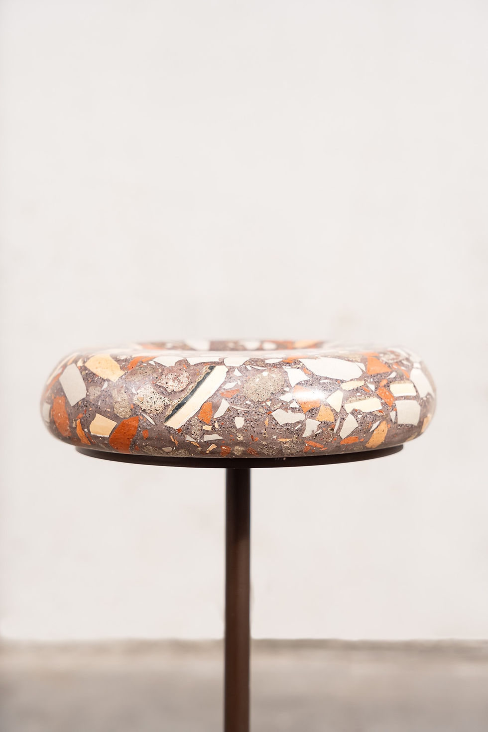 Miniatura: MESA LATERAL BRUT ALTA
