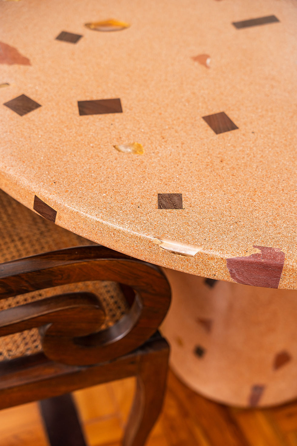 Thumbnail: MESA DE JANTAR DENDÊ