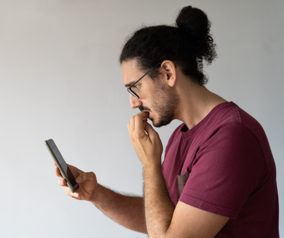 5 Symptoms of "Text Neck" And How to Treat It