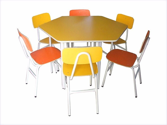 mesa com cadeiras.jpg