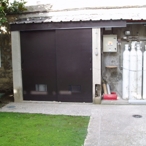 Réfection de Portes d'une clinique à Paris 