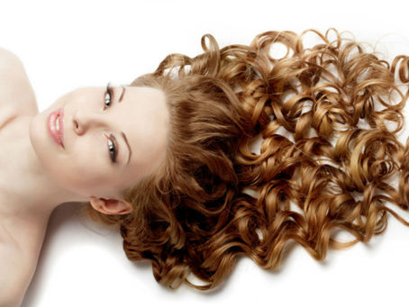 Θέλετε καλοσχηματισμένες μπούκλες χωρίς να ταλαιπωρείτε τα μαλλιά σας;