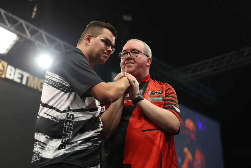 Gian van Veen congratulating Stephen Bunting after Night 4 victory in Belfast in the final of the Premier League