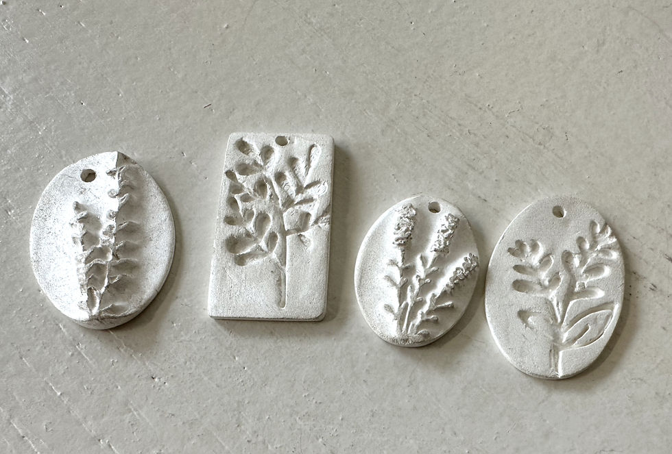 Zilverklei Hangers in de maak