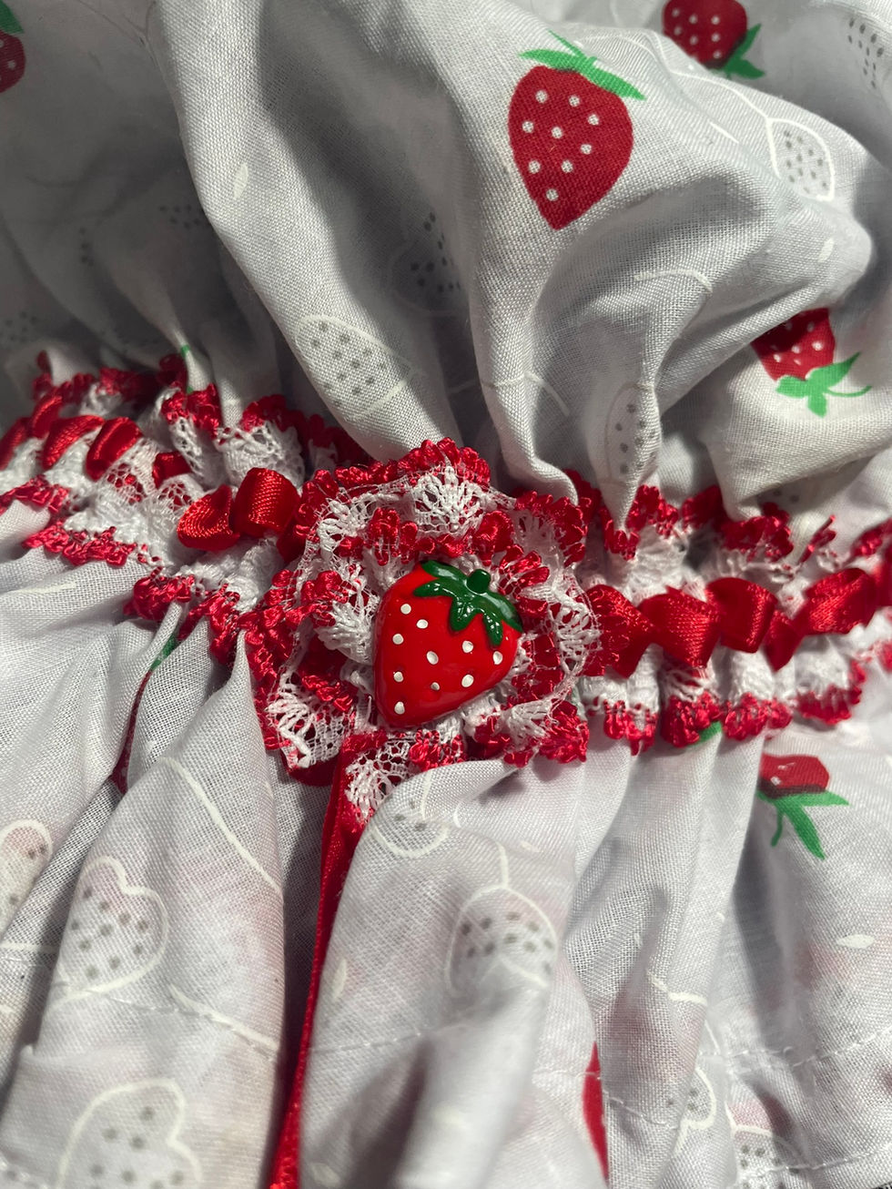 Strawberry Mobcap: Detail