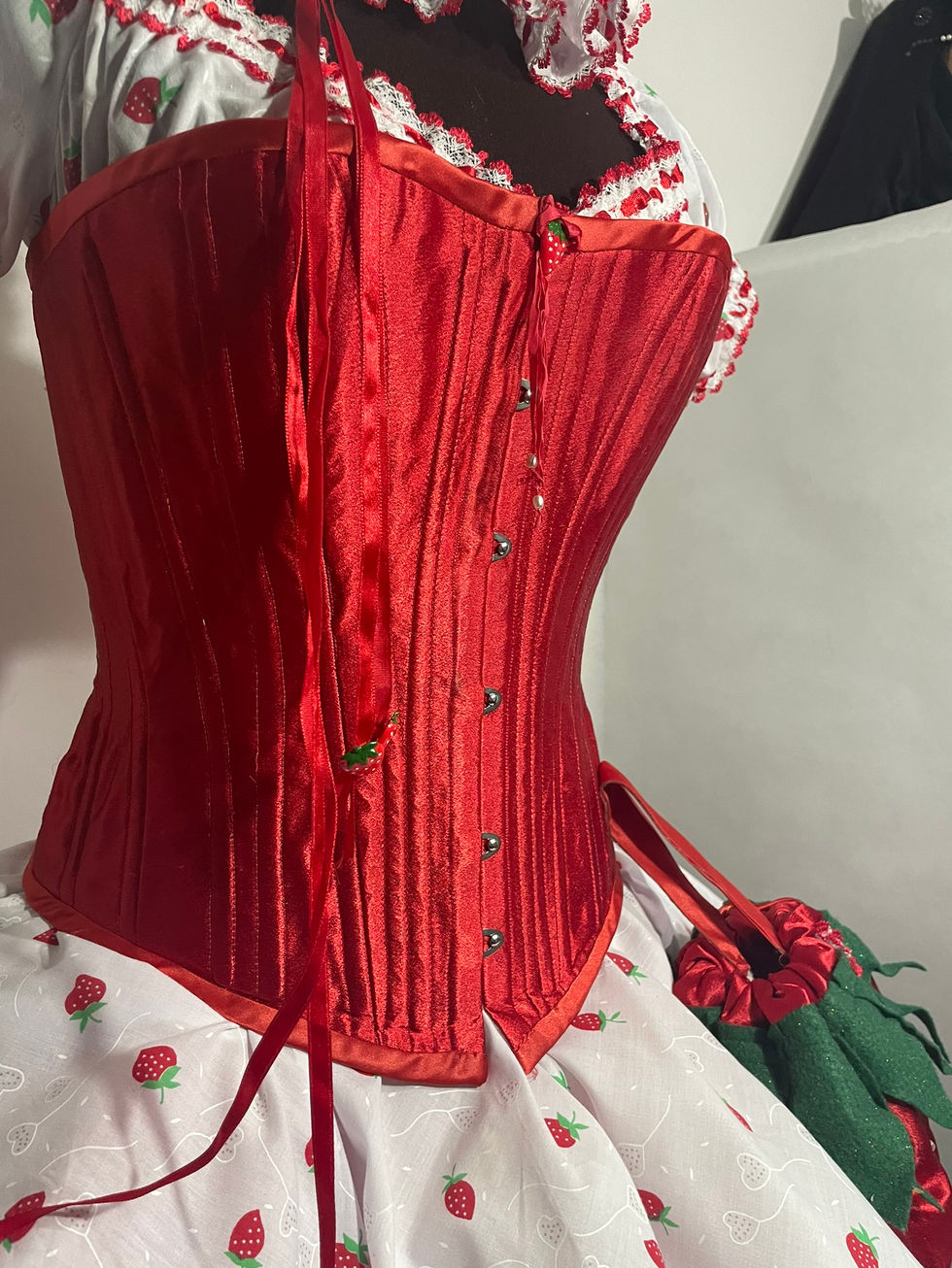 Strawberry Corset: Detail