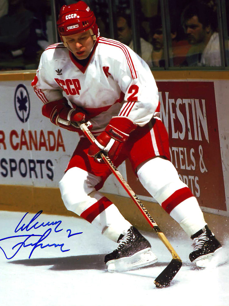 Фетисов спорт. Фетисов в молодости СССР. Вячеслав Фетисов хоккеист сборной СССР фото. Сборная СССР по хоккею Буре Фетисов. Название фильма про хоккеиста Фетисова.