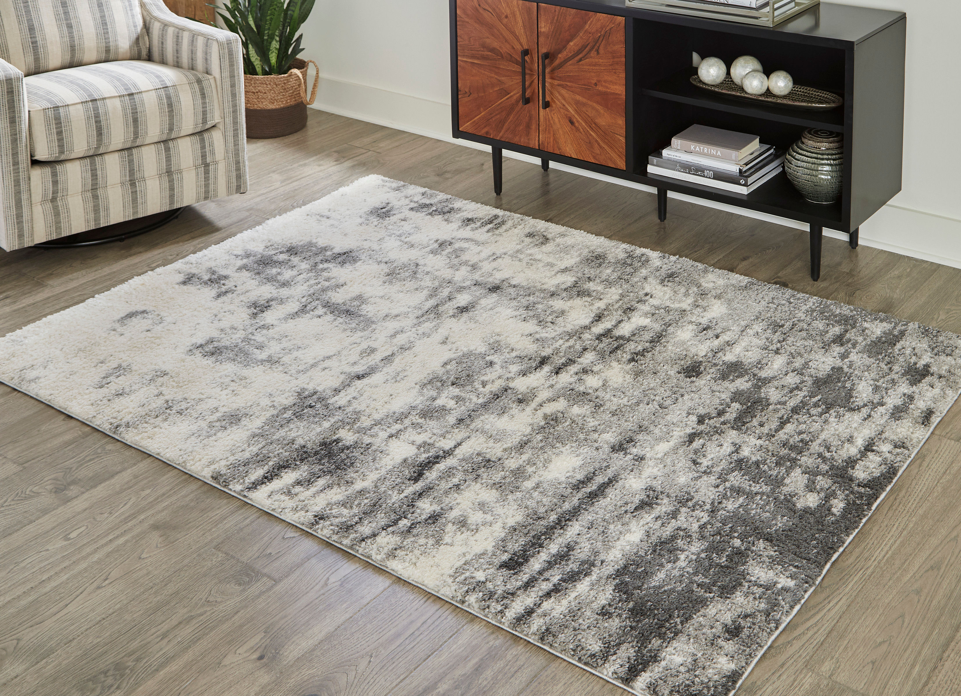 Gerdie Cream/Gray Medium Rug