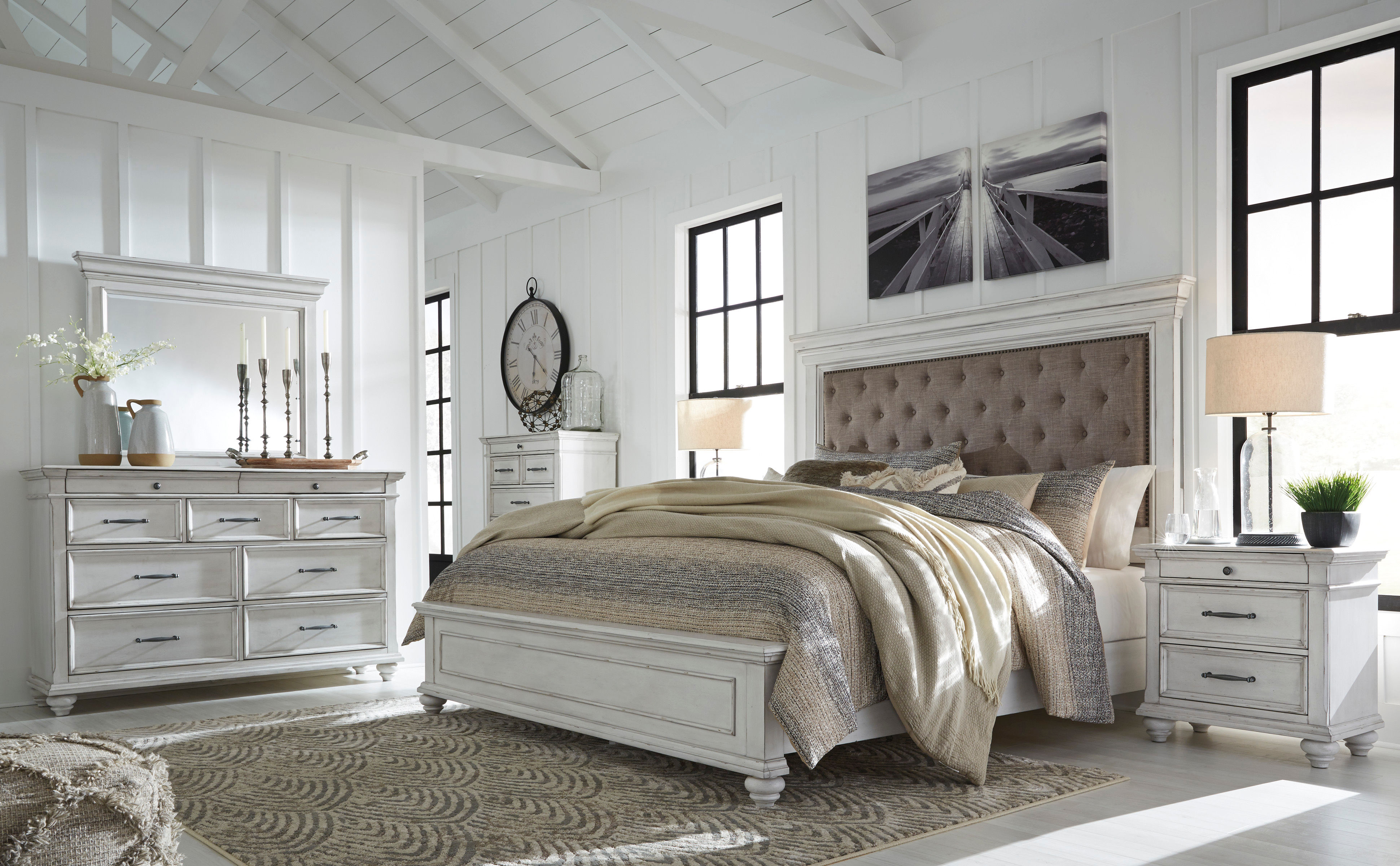 Kanwyn Vintage White Queen Upholstered Bedroom Set