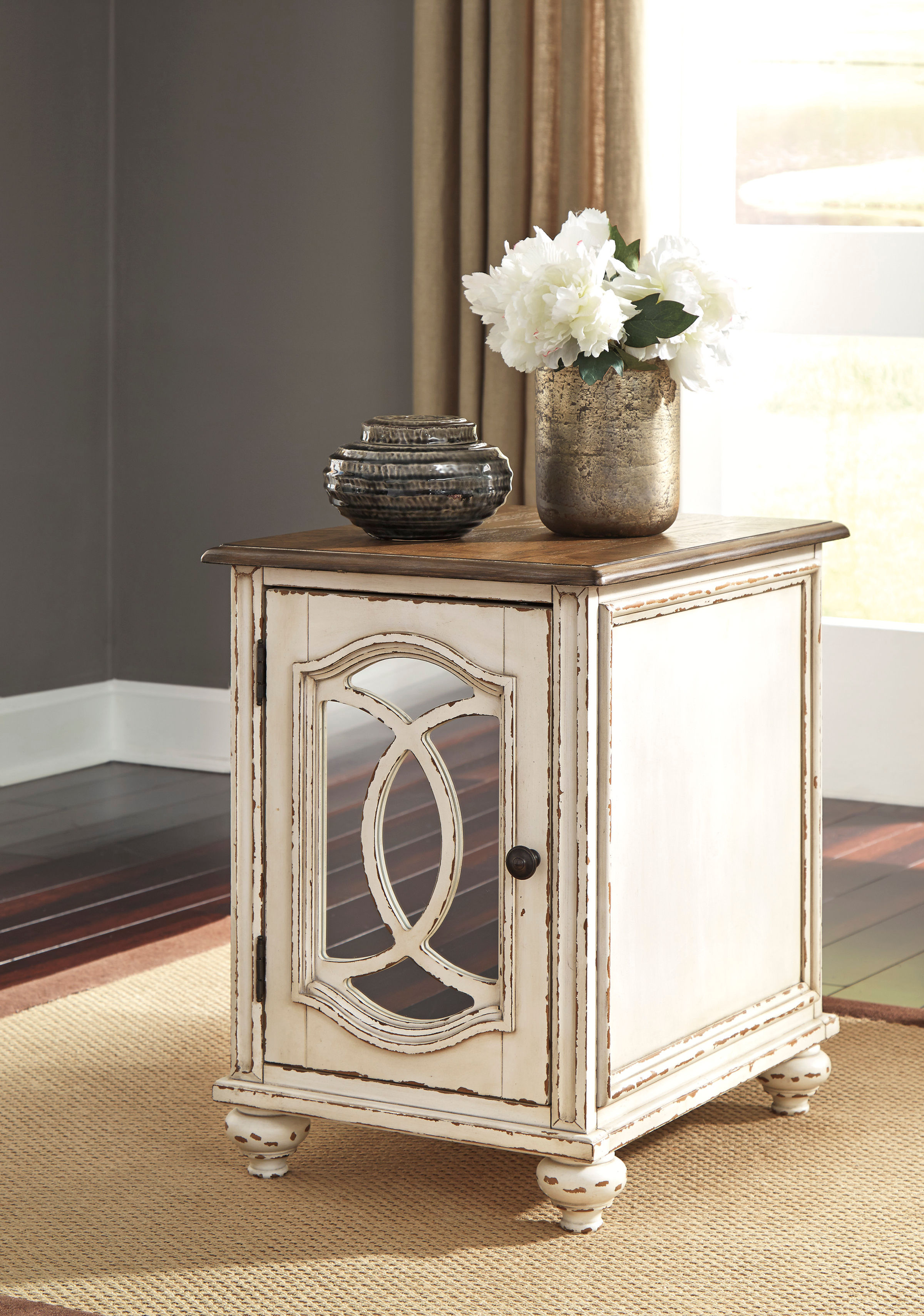 Realyn Chair Side End Table