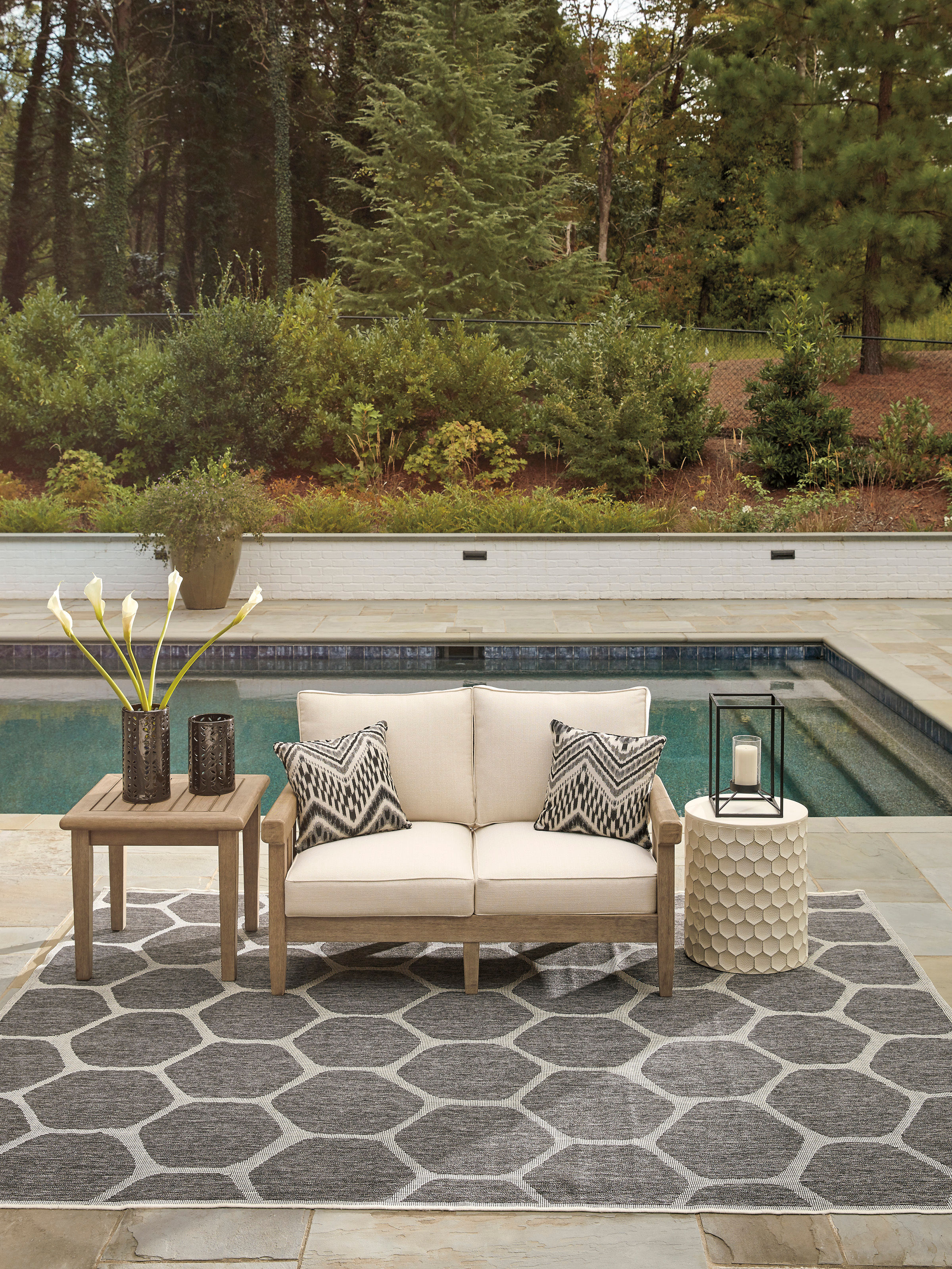 Gerianne Grayish Brown Loveseat