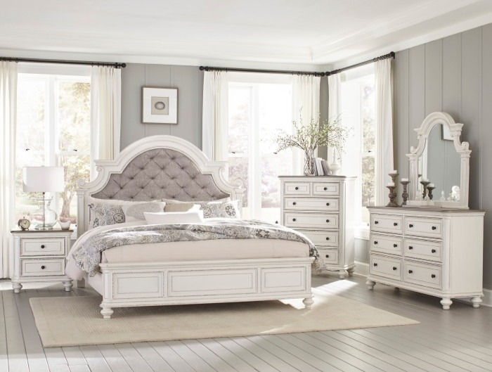 Baylesford Antique White Queen Bedroom Set
