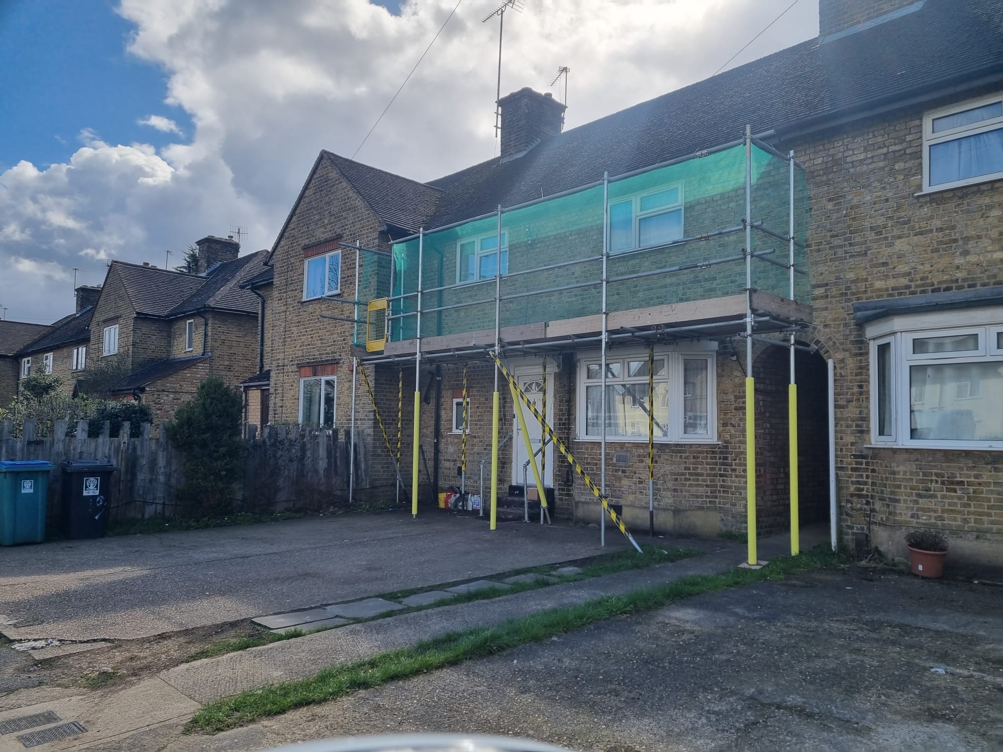 Full-height scaffolding to a two-storey property elevation