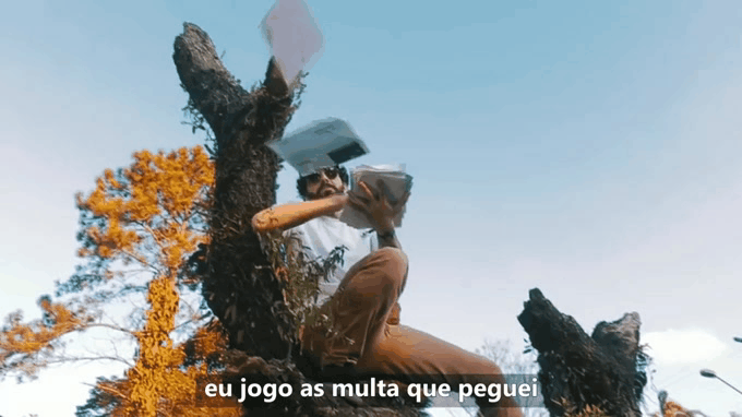 A primeira música "Multa"