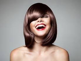 Cheveux châtains courts