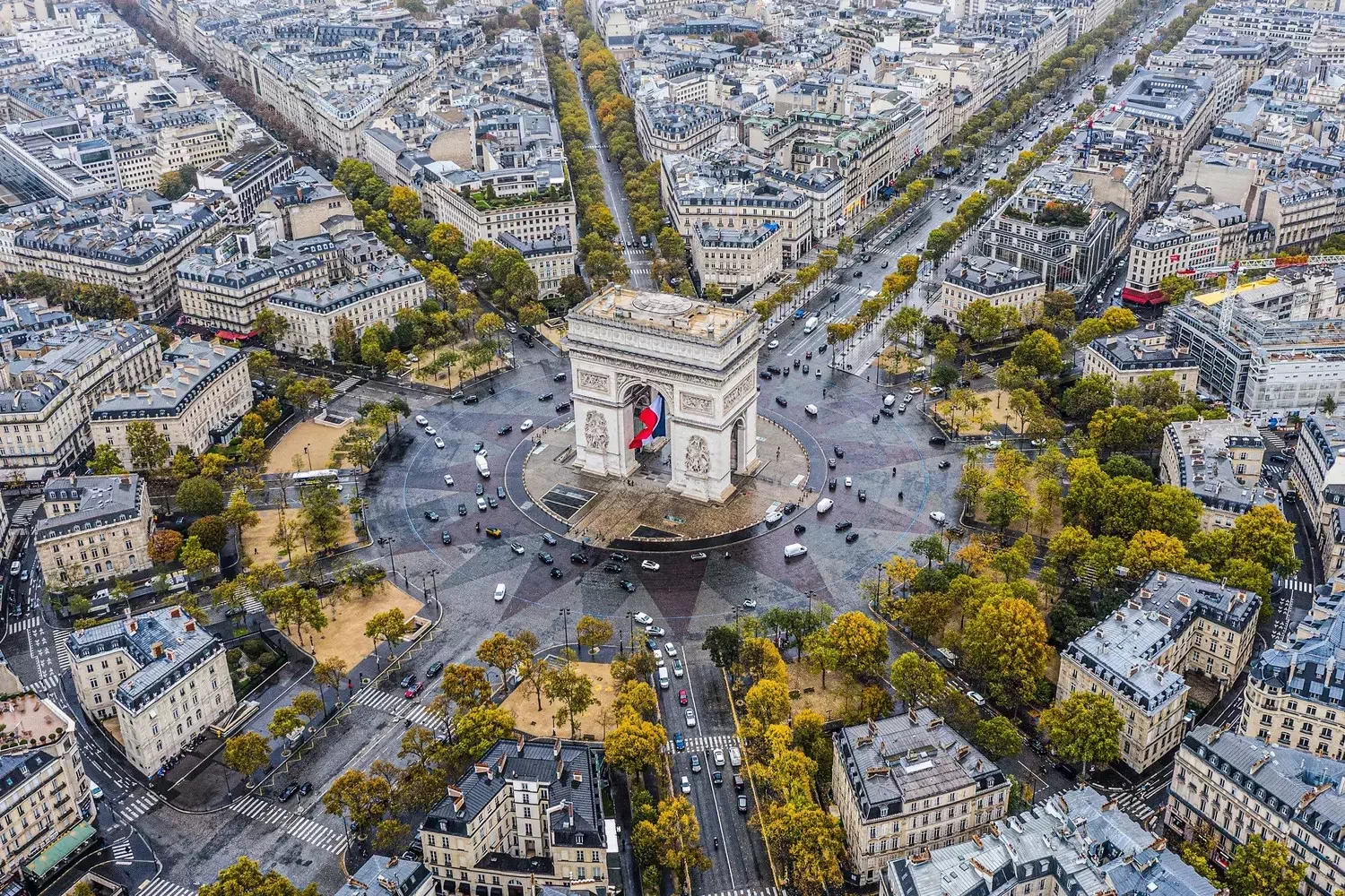 et être le bienvenu French Language Stack Exchange