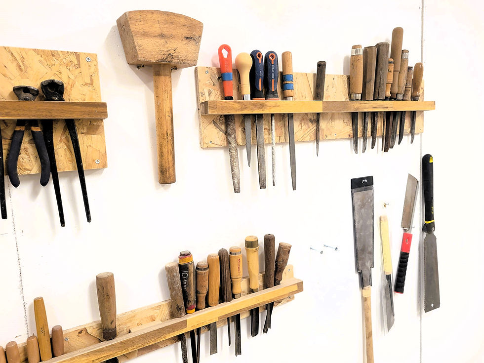 outils au mur 001.jpg