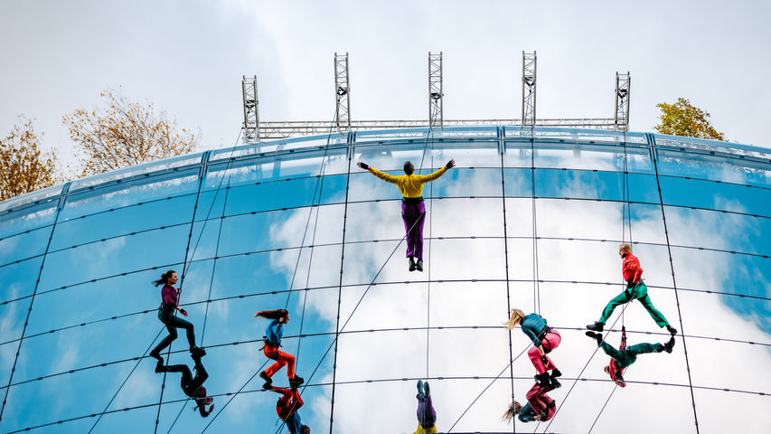 Vertical walldance by artist management agency Marc van Laere