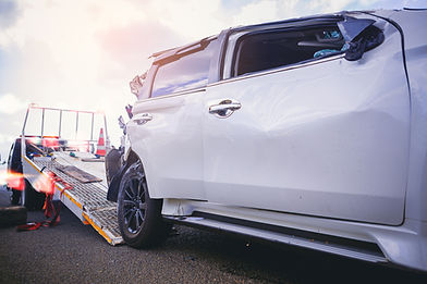 vecteezy_suv-car-scary-crashing-damage-rescued-by-slide-car-service_6802448.jpg