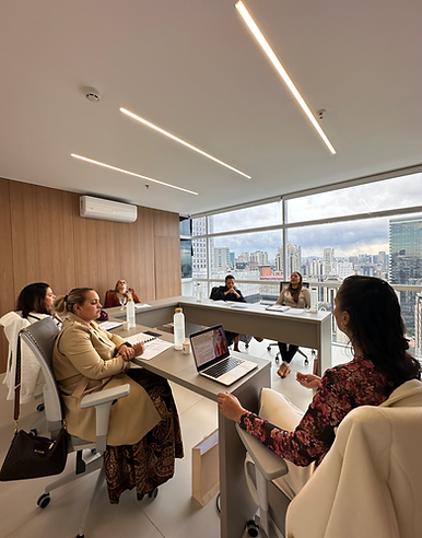 Treinamento corporativo da Natumae Empresas sobre desenvolvimento humano, inteligência emocional e bem-estar no trabalho.