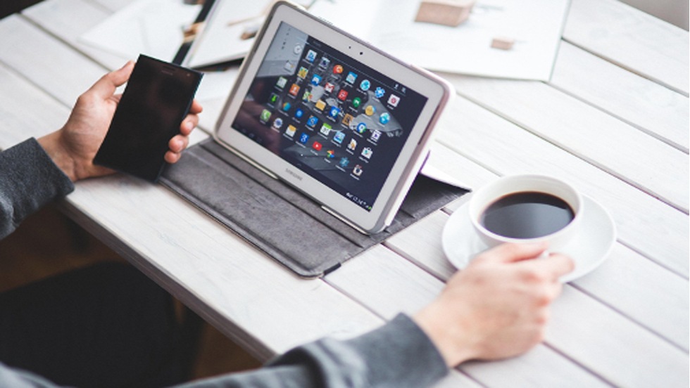 Kontaktcafé "Alter schützt vor Handy nicht"