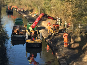 A Guide to Hiring Commercial Work Boats