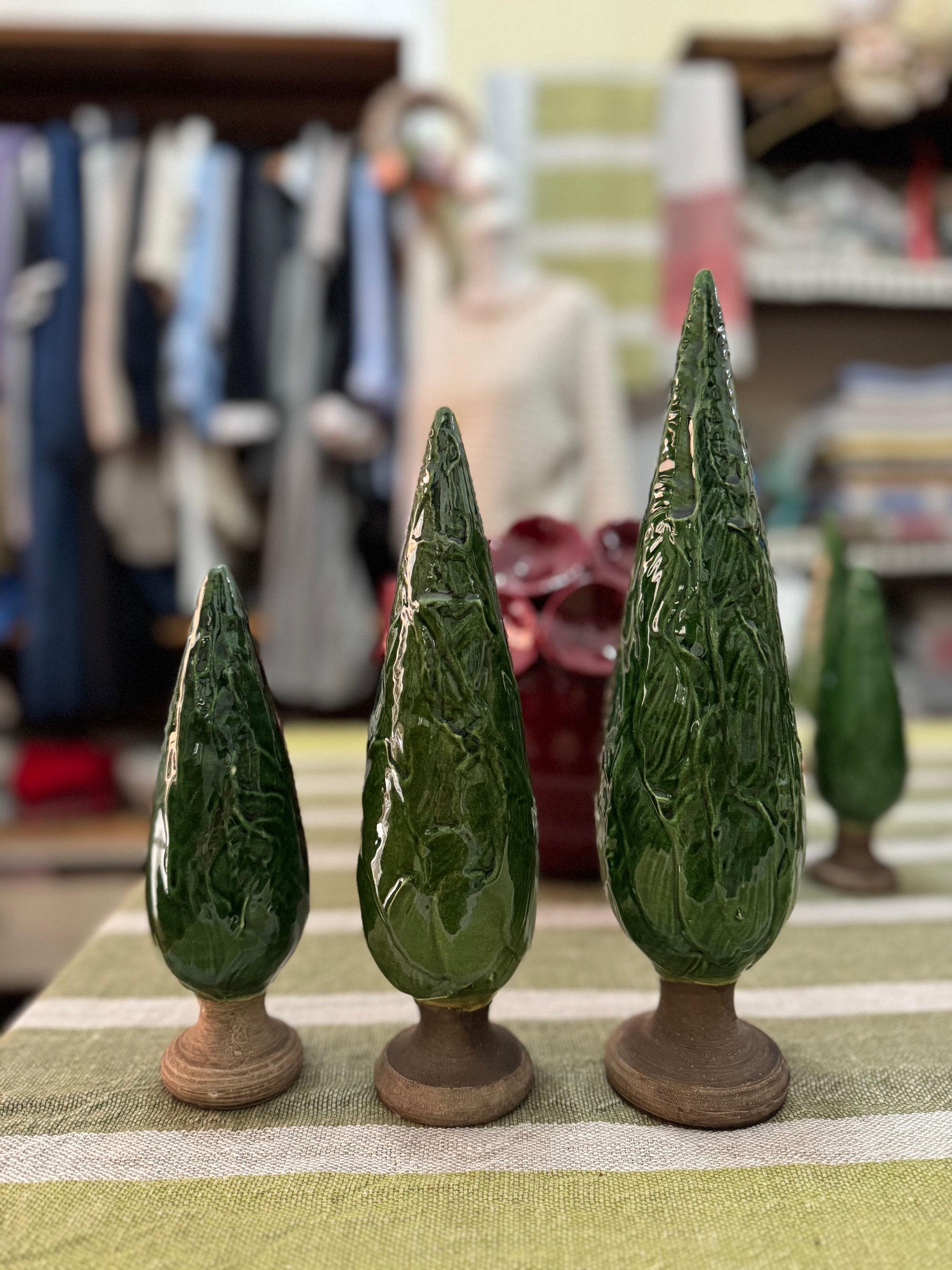 Cipressi di ceramica 