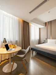Queen Room.jpeg