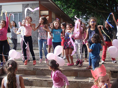 Crianças da Fundação Lucas Araújo comemoram o Carnaval