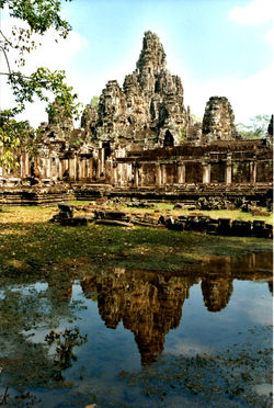 Angkor bayon riflesso
