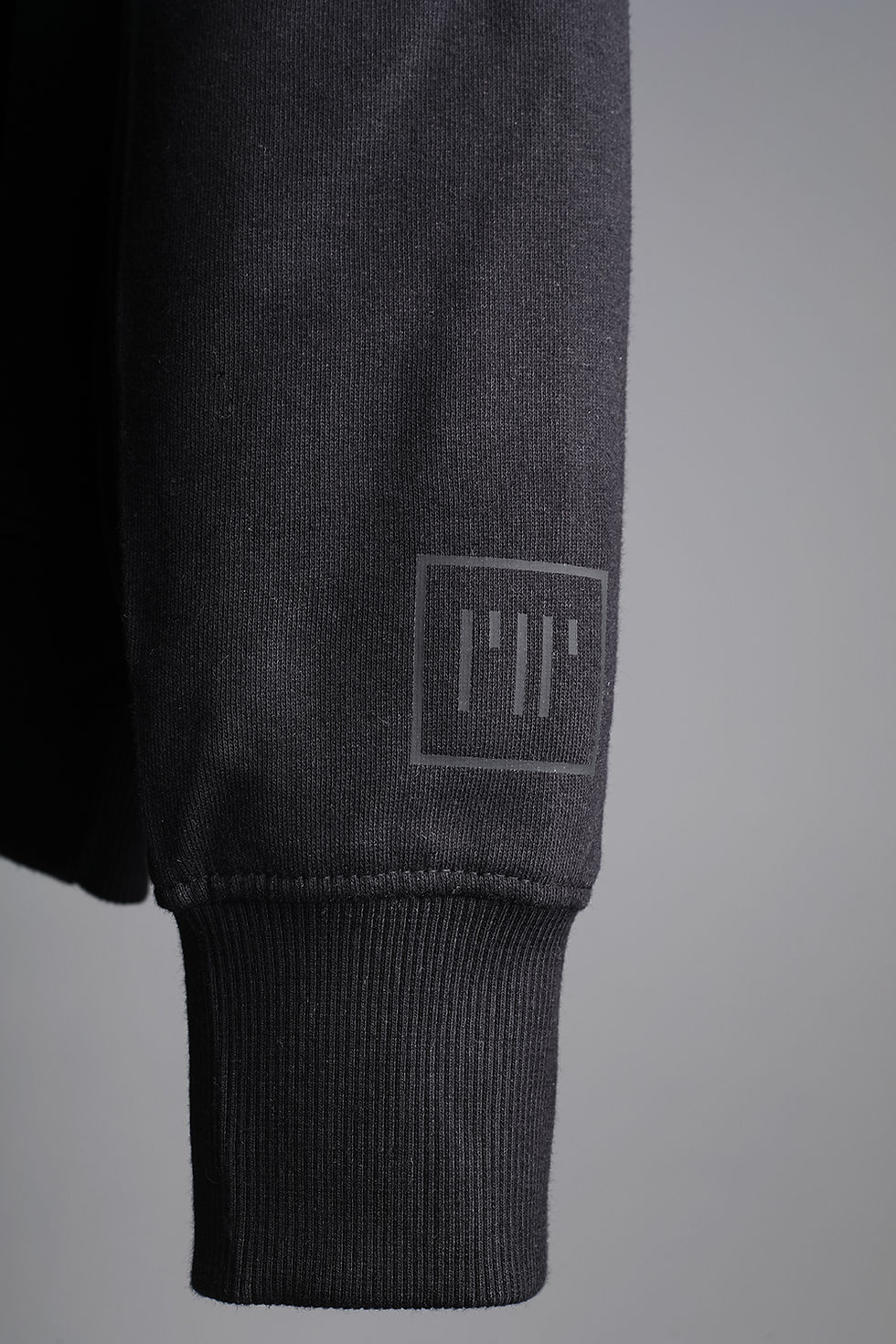 Miniaturbild: SWEATSHIRT BLACK ISN'T BLACK