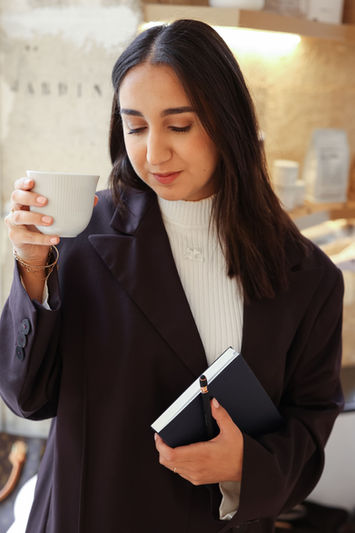 Portrait Mona Jilbana