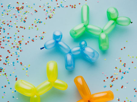 Balloon twisting and glitter tattoos for parties: the must-have fun elements for any celebration