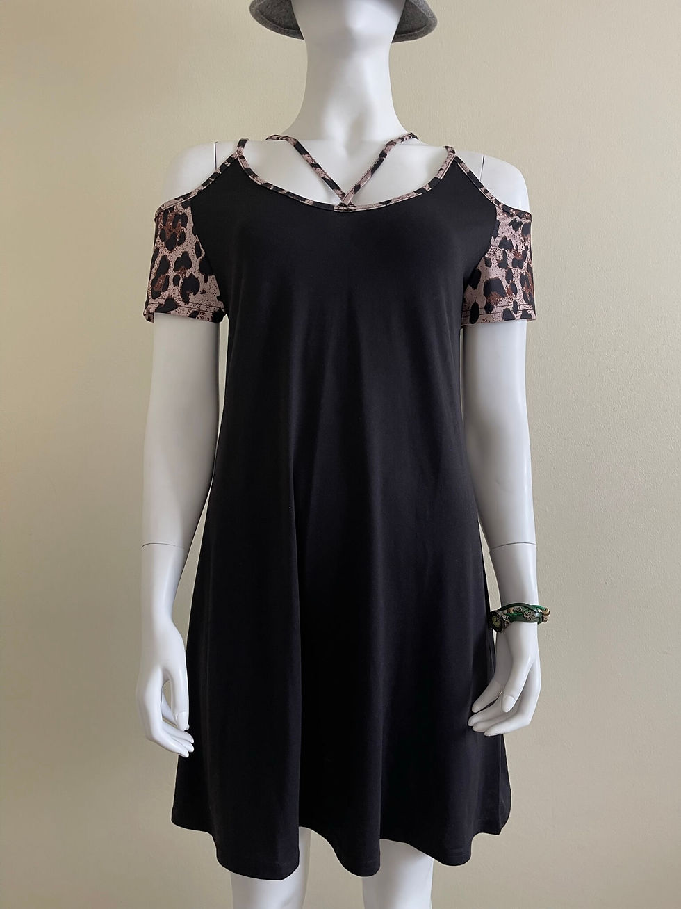Shein Cutout Sleeve Summer Dress – front view in black with leopard print open shoulder sleeves & black V straps on the neck