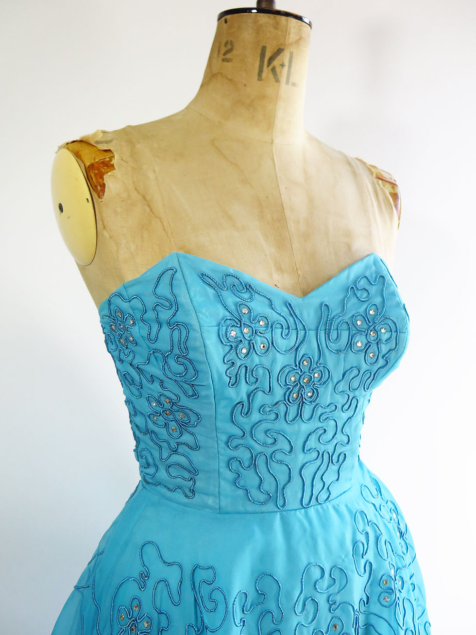 Thumbnail: 1950s Blue Embroidered Prom Dress