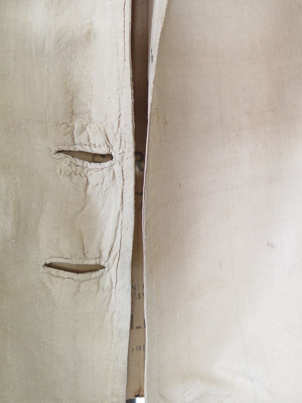 Thumbnail: Vintage Deco 1920s Beige Raw Silk Duster Jacket