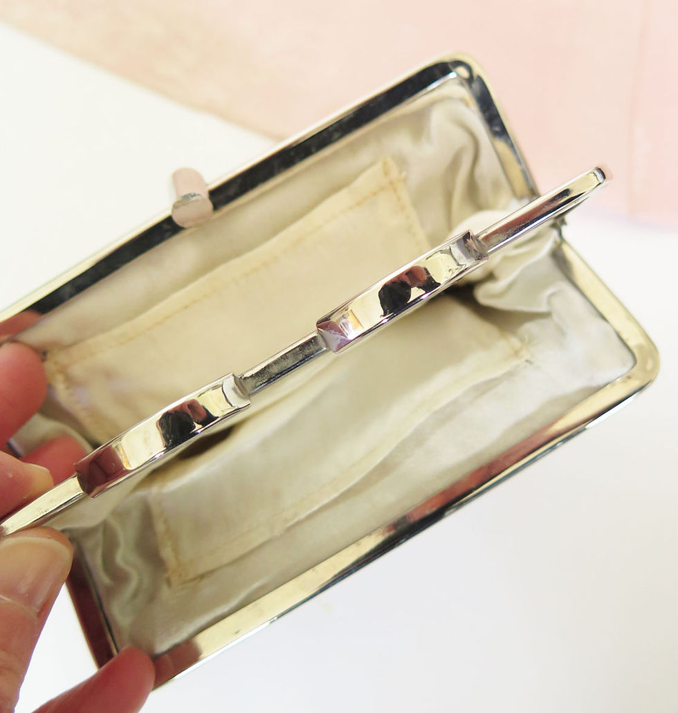 Thumbnail: Vintage 1950s Embroidered Silk Purse