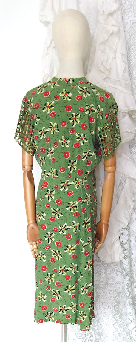 Thumbnail: 1940s Green Novelty Print Rayon Dress