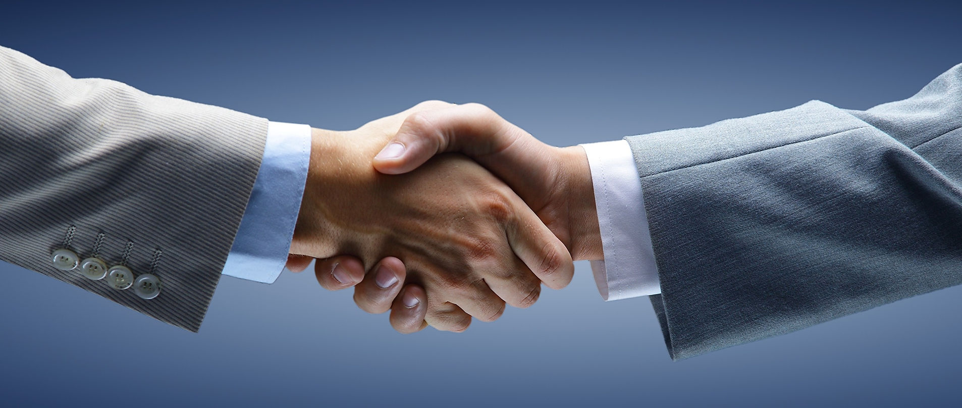 Closeup_Business_Hands_Handshake_519854_