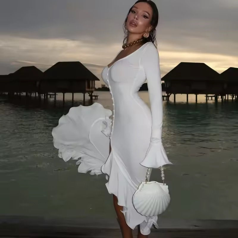 Pikkukuva: Long Flared Sleeve Ruffle Dress