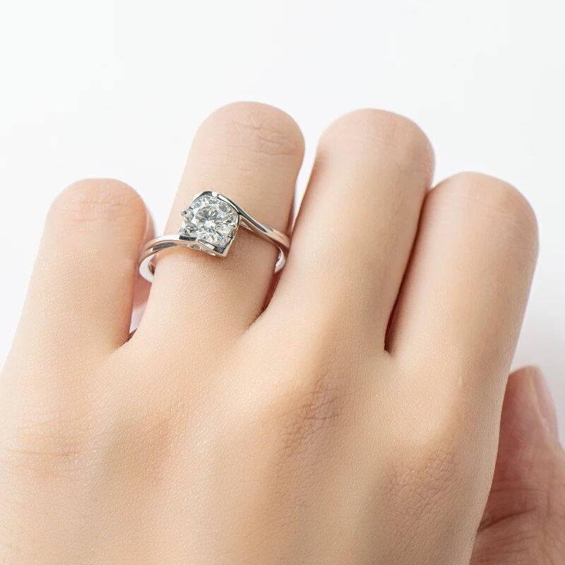 الصورة المصغرة: 925 Sterling Silver 6.5mm Round Moissanite Wedding Ring